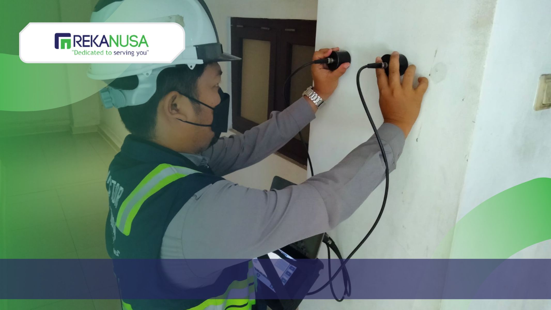 Tim Rekanusa sedang melakukan UPV test pada kolom lantai dasar Gedung