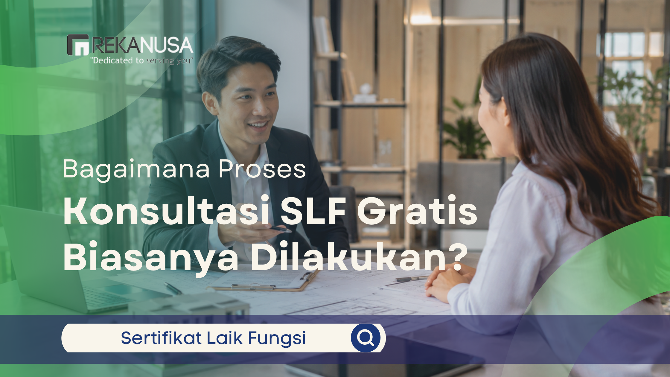 Ilustrasi konsultasi SLF dengan dua profesional sedang berdiskusi mengenai dokumen bangunan, dilengkapi gambar desain, laptop, dan suasana kantor modern dengan tampilan judul proses konsultasi SLF gratis.